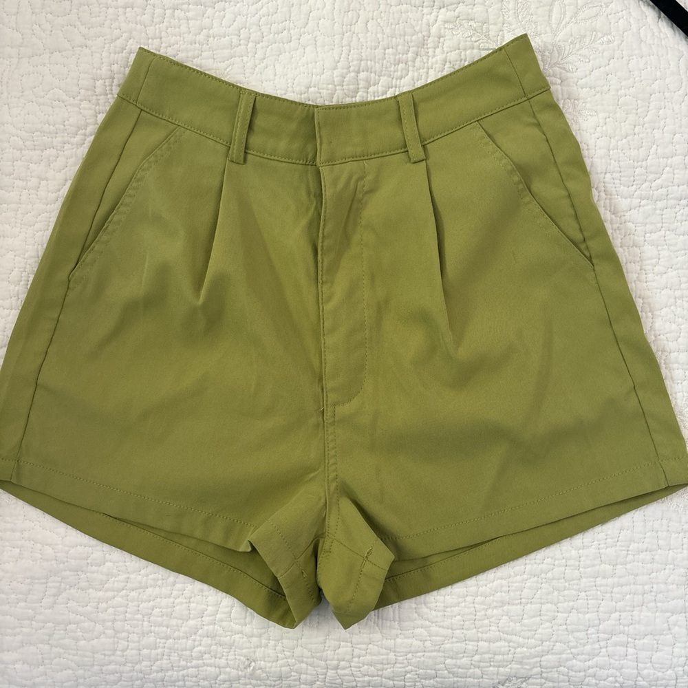 SHEIN High Waist Green Shorts with Tailored Design